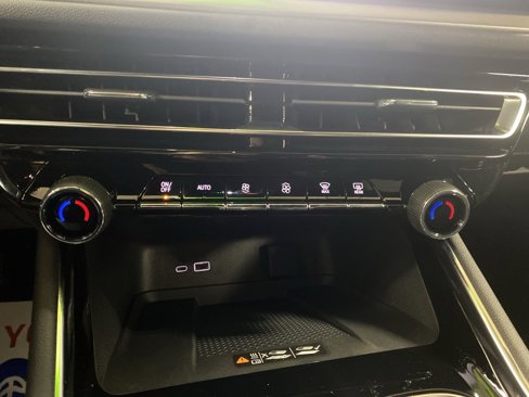 New 2026 Chevrolet Traverse LT w/ LPO, Floor Liner Package image 39