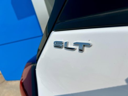 Used 2024 GMC Terrain SLT image 11