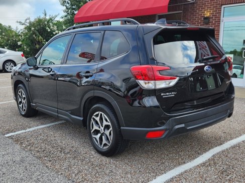 Used 2023 Subaru Forester Premium image 11