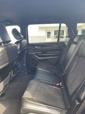 Used 2023 Jeep Grand Cherokee L Laredo image 9