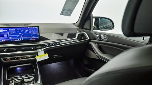 New 2026 BMW X7 M60i image 18