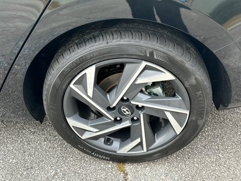 Certified 2025 Hyundai Elantra SEL image 19