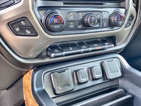 Used 2018 Chevrolet Silverado 1500 High Country image 34