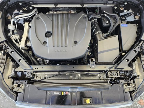 Used 2022 Volvo XC60 B5 Momentum image 14