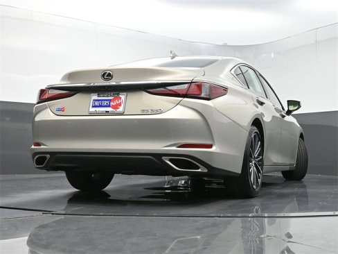 Used 2024 Lexus ES 350 w/ Premium Package image 32