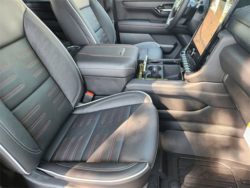 New 2026 GMC Yukon AT4 Ultimate w/ LPO, Floor Liner Package image 10