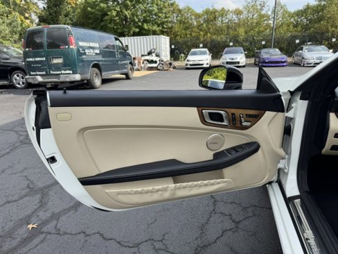 Used 2019 Mercedes-Benz SLC 300 w/ Premium Package image 19