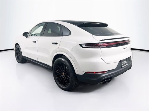 Used 2025 Porsche Cayenne Coupe image 3
