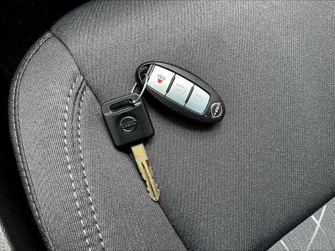 Certified 2025 Nissan Frontier SV image 29