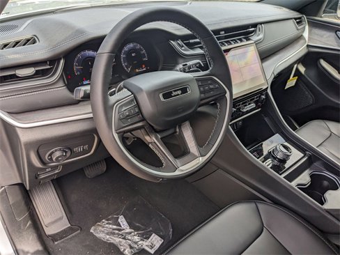 New 2025 Jeep Grand Cherokee L Limited image 8