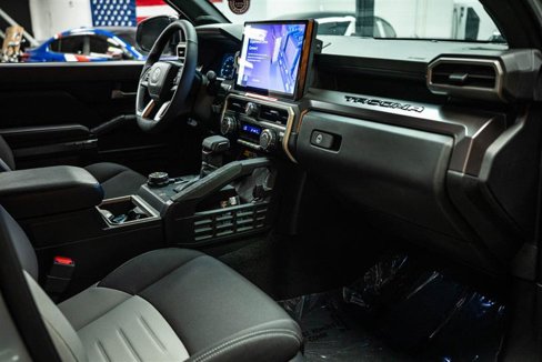 Used 2025 Toyota Tacoma TRD Off-Road image 12