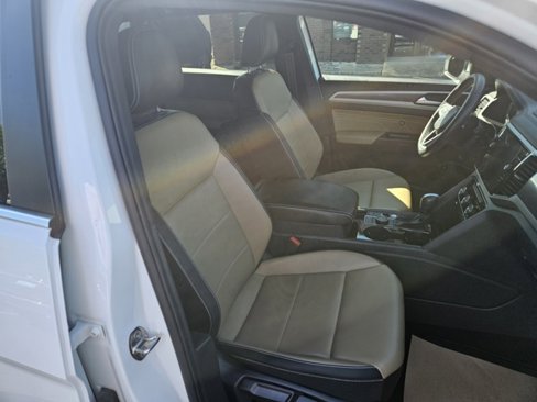 Used 2022 Volkswagen Atlas Cross Sport SE image 8