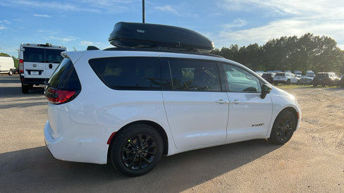 New 2025 Chrysler Pacifica Select image 8