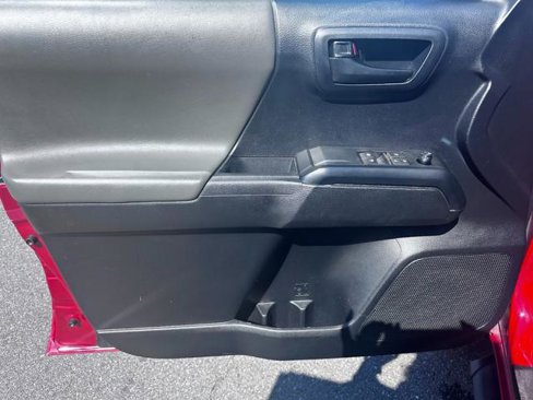 Used 2019 Toyota Tacoma SR5 image 10