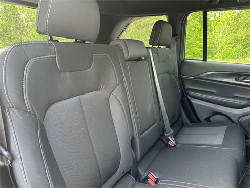 Used 2024 Jeep Grand Cherokee Laredo X w/ Luxury Tech Group I image 28