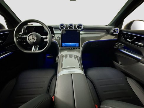 Used 2025 Mercedes-Benz GLC 300 4MATIC image 36