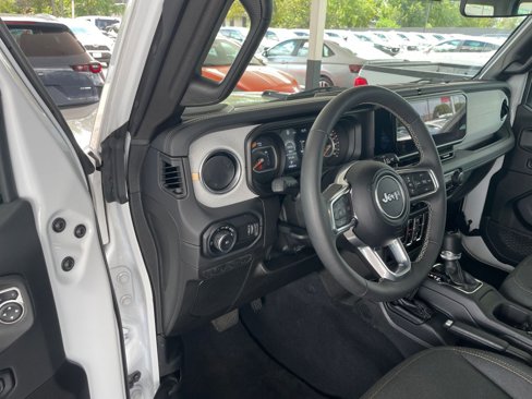 Used 2025 Jeep Wrangler Sahara image 33