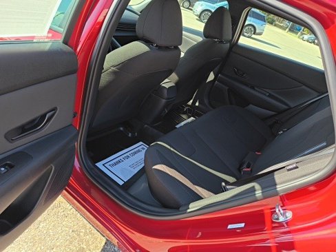 Used 2025 Hyundai Elantra Sport image 13