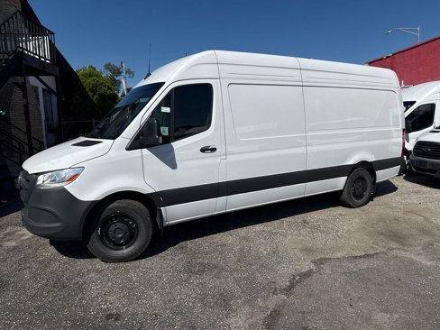 Used 2025 Mercedes-Benz Sprinter 2500 image 3