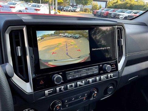 Certified 2025 Nissan Frontier SV image 19