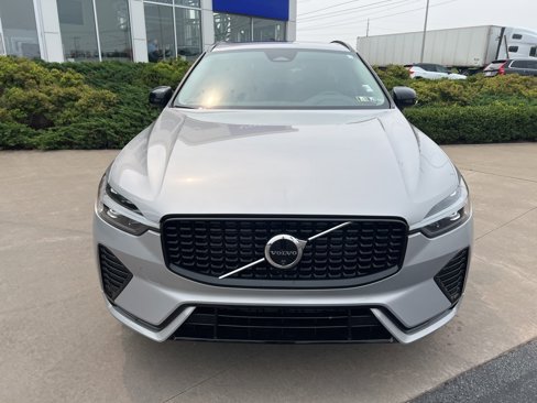 Certified 2025 Volvo XC60 B5 Plus image 8
