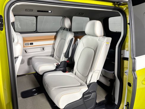 New 2025 Volkswagen ID. Buzz Pro S Plus image 21