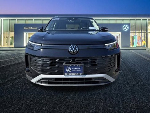 Certified 2025 Volkswagen Tiguan SE image 9