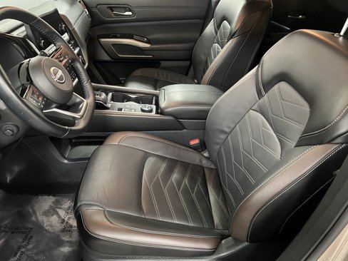 Used 2024 Nissan Pathfinder Platinum image 24