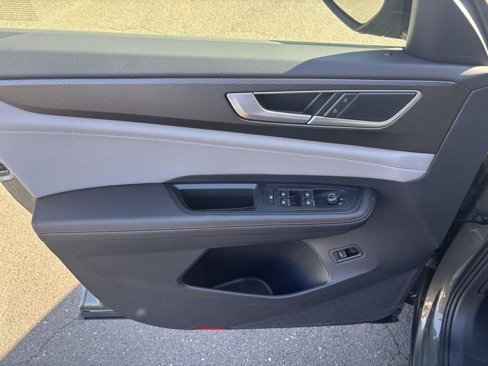 New 2025 Volkswagen Atlas Peak Edition SE image 9