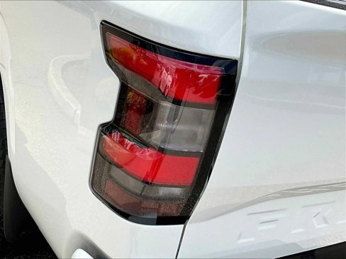 Certified 2025 Nissan Frontier SV image 33