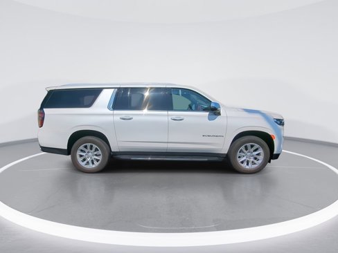 Used 2024 Chevrolet Suburban Premier image 9