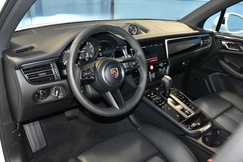 New 2026 Porsche Macan image 4