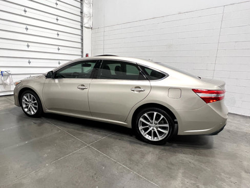 Used 2014 Toyota Avalon XLE Premium image 4