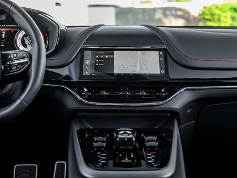 Used 2025 Aston Martin DBX 707 image 10