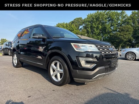 Used 2017 Ford Explorer XLT image 1