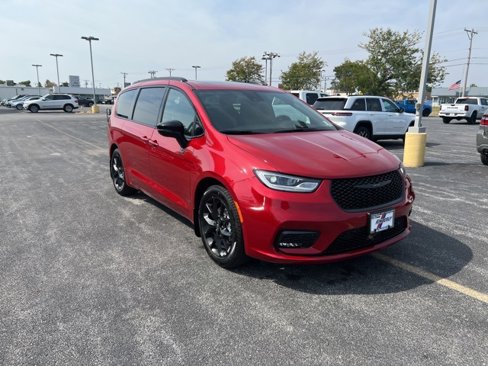 New 2026 Chrysler Pacifica Limited image 9