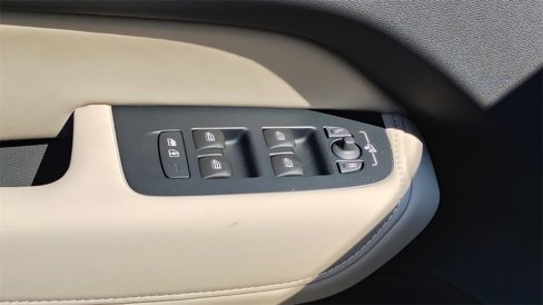 New 2026 Volvo XC60 B5 Plus w/ Climate Package image 10