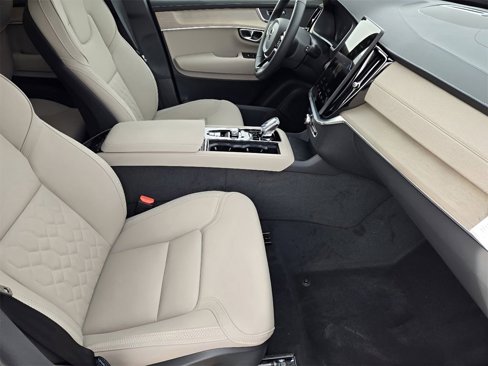 Used 2025 Volvo XC90 T8 Plus w/ Protection Package Premier image 7