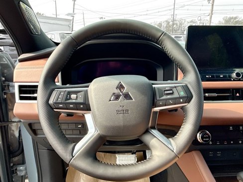 New 2025 Mitsubishi Outlander SEL image 12