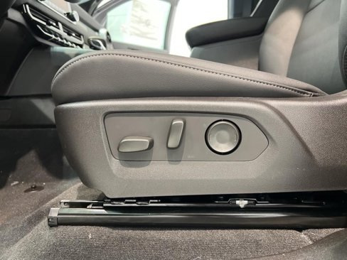 New 2024 Chevrolet Colorado LT w/ LT Convenience Package III image 14