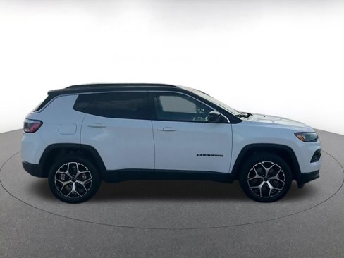 Used 2025 Jeep Compass Limited image 22