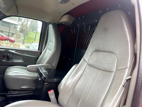 Used 2015 Chevrolet Express 2500 image 25
