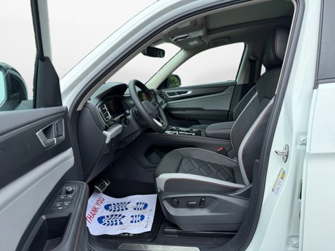 New 2025 Volkswagen Atlas Peak Edition SE image 9