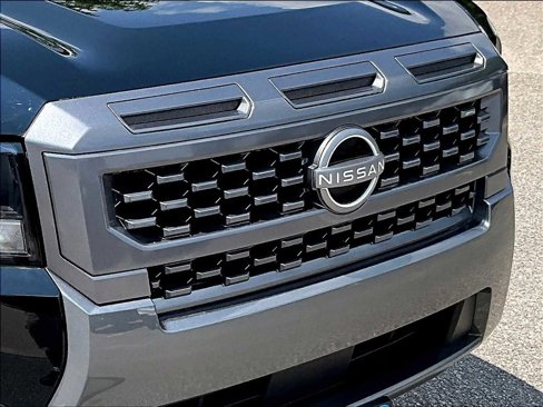 Certified 2025 Nissan Frontier SV image 31