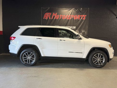 Used 2018 Jeep Grand Cherokee Limited image 2