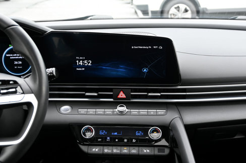 Used 2024 Hyundai Elantra Limited image 11