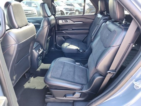 Used 2025 Ford Explorer ST image 18