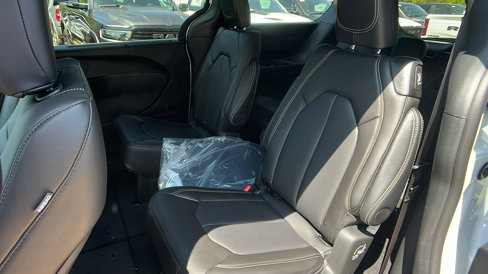 New 2026 Chrysler Voyager LX image 19