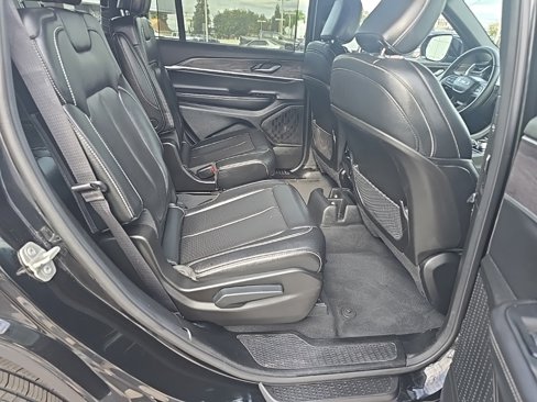 Used 2024 Jeep Grand Cherokee L Limited w/ Luxury Tech Group II image 8