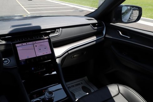 New 2025 Jeep Grand Cherokee L Limited image 29